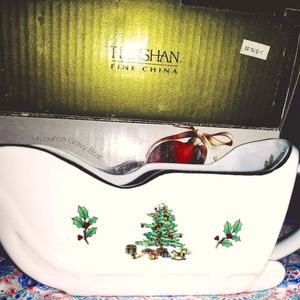 NEW IN BOX TIENSHAN FINE CHINA CHRISTMAS TREE GRAVY BOAT